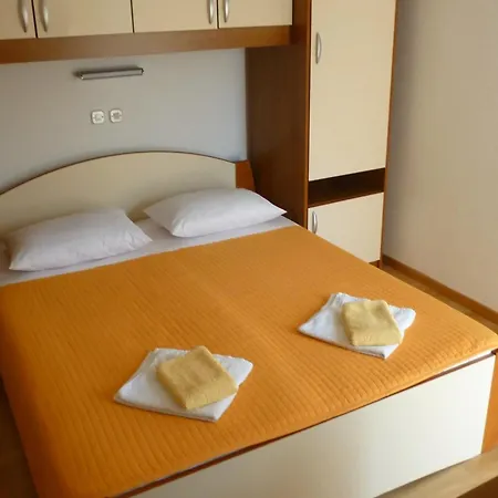 Apartment With Parking Space Starigrad, Paklenica - 25353 *